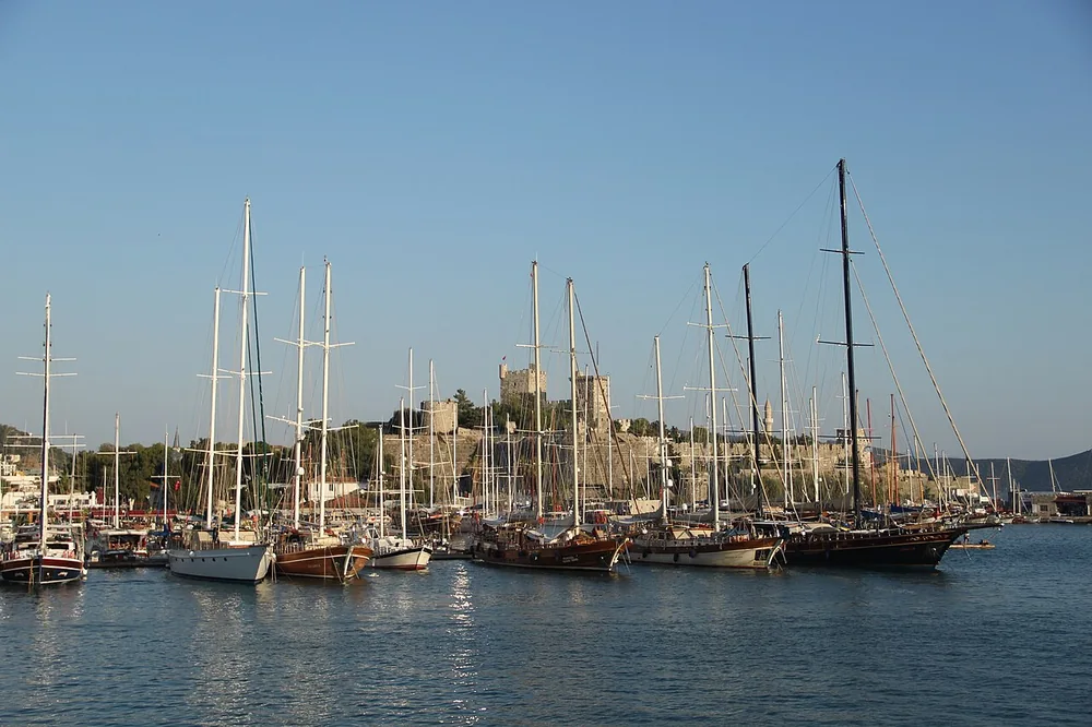 Bodrum Kalesi çevresindeki yelkenliler ve liman