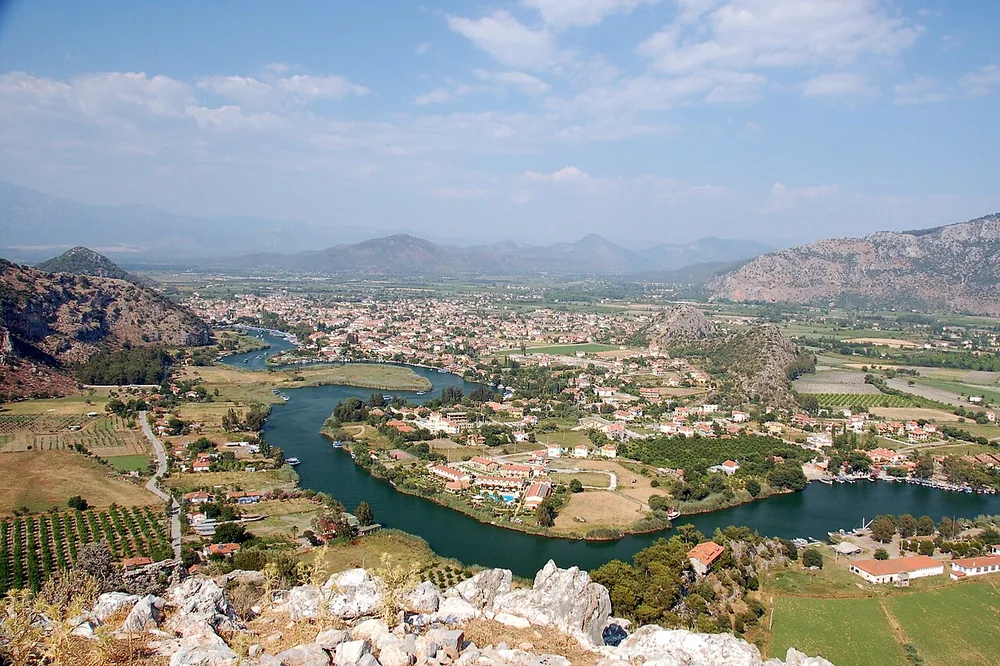 Dalyan nehri, yerleşim ve çevresinin yüksekten görünümü